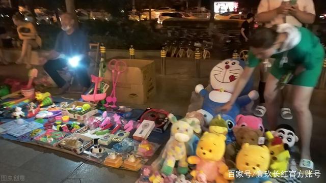 校園玩具地攤年入百萬 揭秘大學(xué)生創(chuàng)業(yè)背后的精細化運營之道